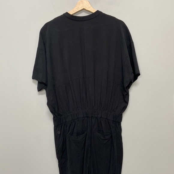 ❗️SOLD❗️2021 Lululemon Black Short Sleeve Perfectly Poised Jumpsuit Size 8 - Picture 7 of 10